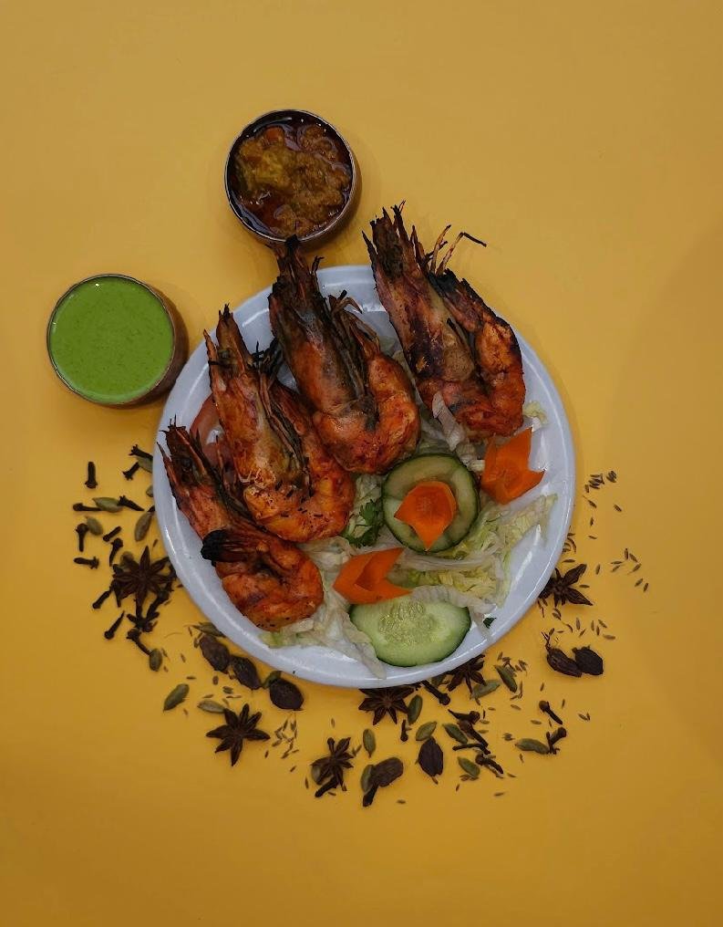 andoori prawns served with fresh salad and green chutney